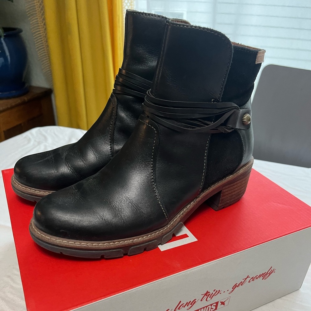 Women’s Pikolinos San Sebastián black leather booties sz38 original tags and box